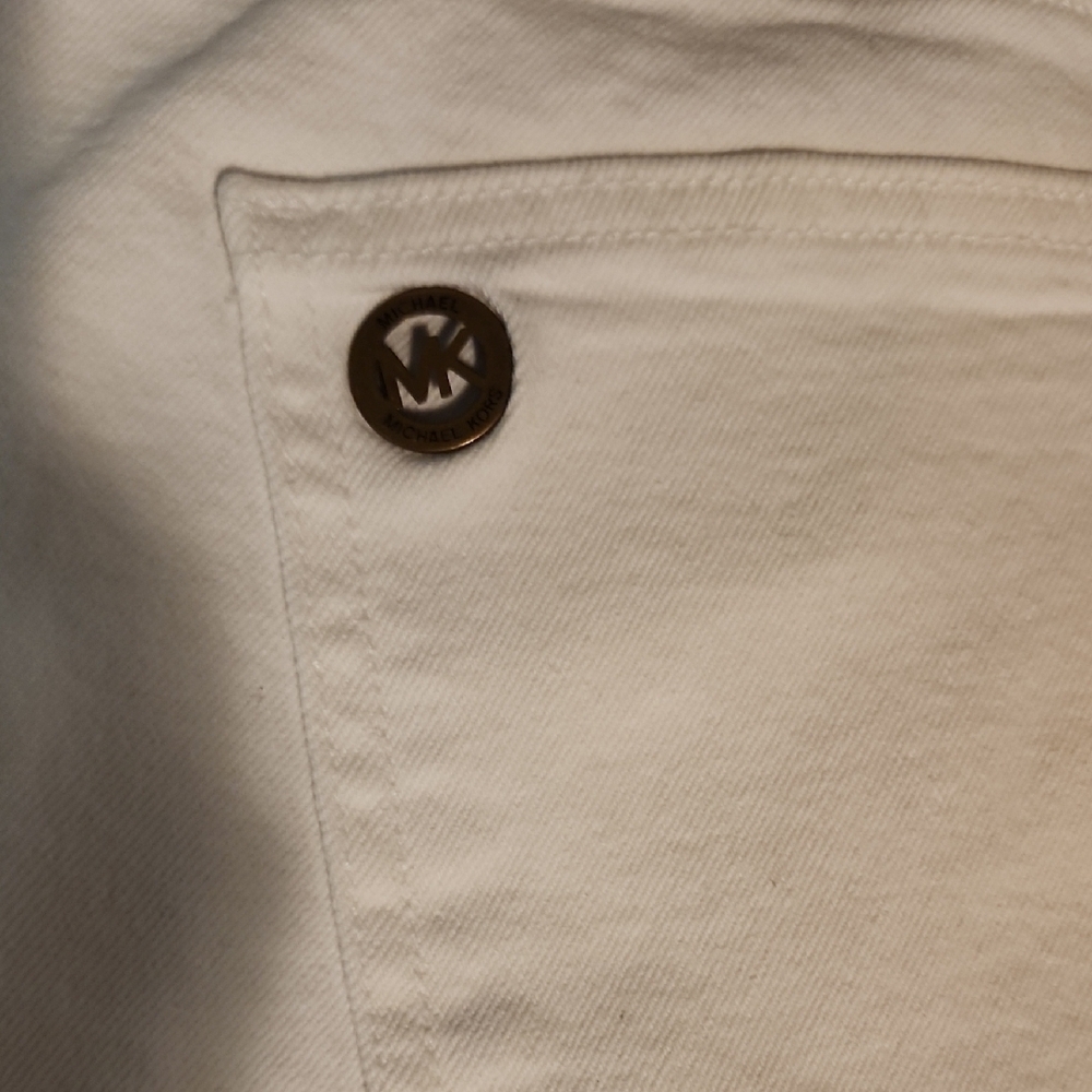 Michael Kors White Capris with Smooth Finish - Picture 4 of 10